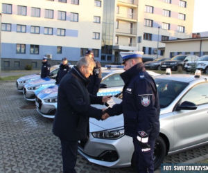 Nowe radiowozy w Staszowie i Połańcu