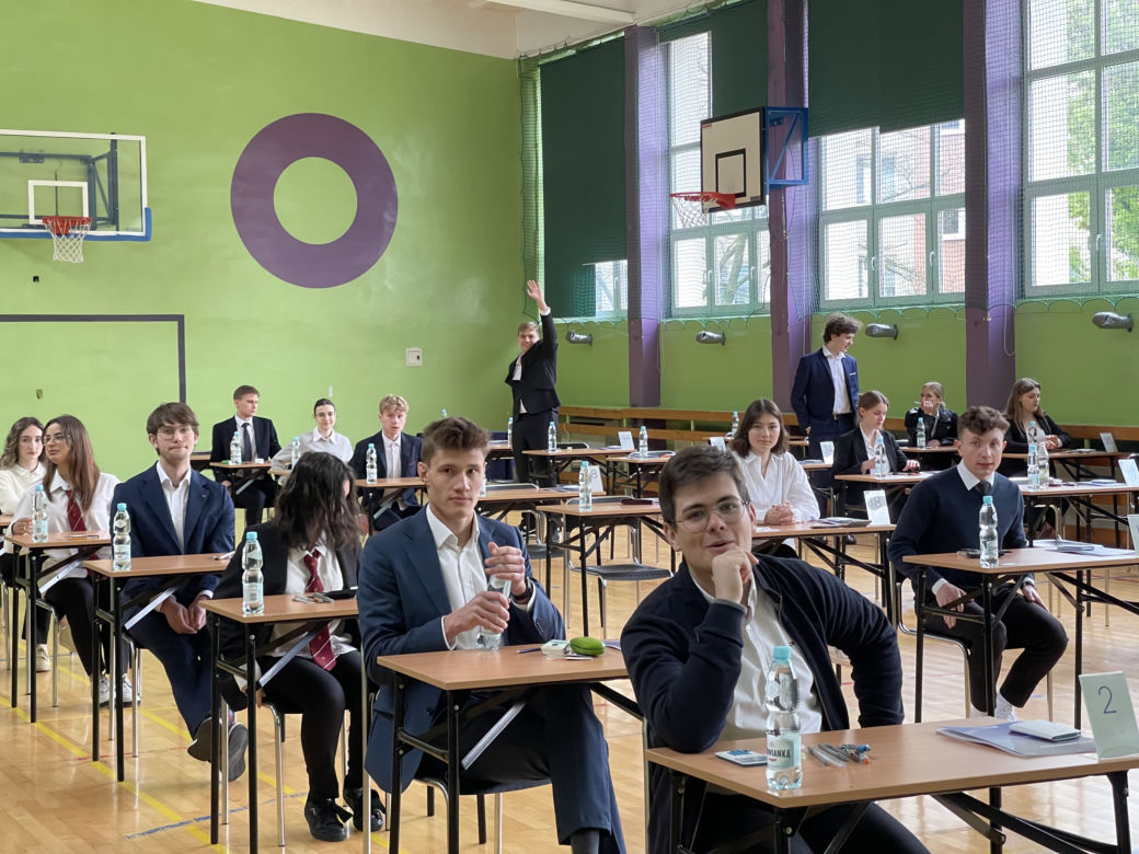 Matura 2023 z matematyki. Uczniowie z Krakowa rozpoczęli egzamin