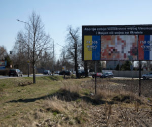 Wojna nie taka najgorsza? Szokujący billboard proliferskiej fundacji   