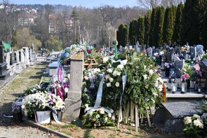 Morze kwiatów. Tak wygląda grób pilotki Jagody Gancarek tydzień po pogrzebie