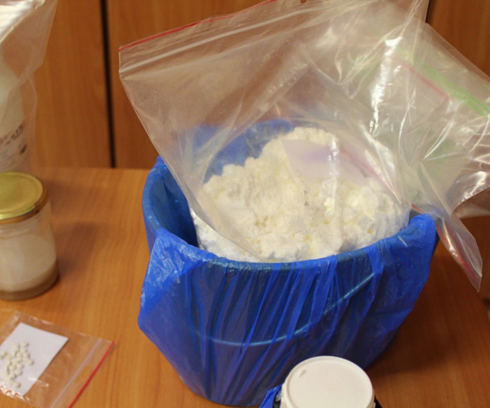Łódzkie: Ukrył W LODÓWCE prawie 3 kilogramy AMFETAMINY. Policja zgarnęła go z ulicy