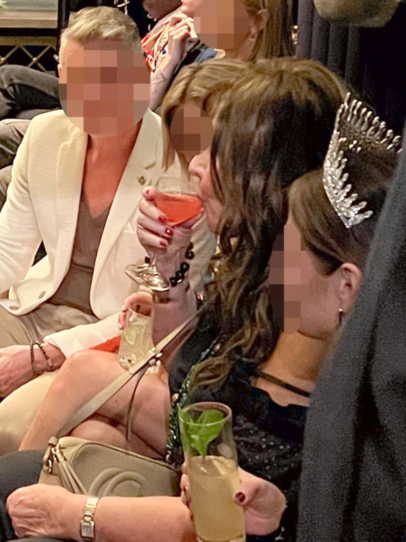 Agnieszka Perepeczko je, pije i tańcuje w środku nocy