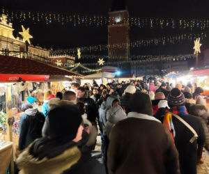Tłumy na bożonarodzeniowym jarmarku na Rynku. To ostatnie dni żeby go odwiedzić