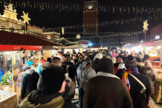 Tłumy na bożonarodzeniowym jarmarku na Rynku. To ostatnie dni żeby go odwiedzić