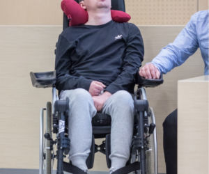 Pobił Alberta i rzucił pod auto?