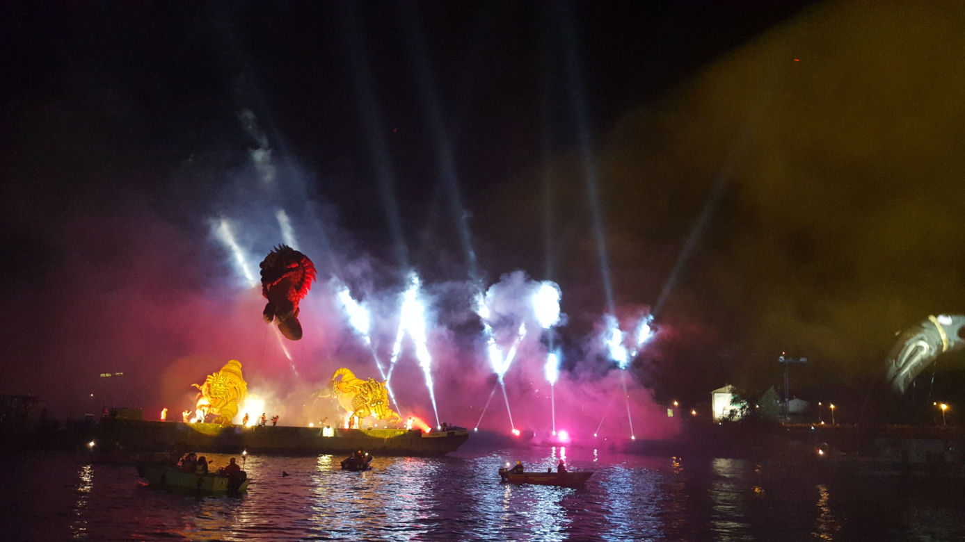 Parada Smoków 2016: Wielkie Widowisko Plenerowe na Wiśle [GALERIA ZDJĘĆ, WIDEO]