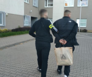 Nalot na Pradze Północ. Dilerów zastali w bieliźnie