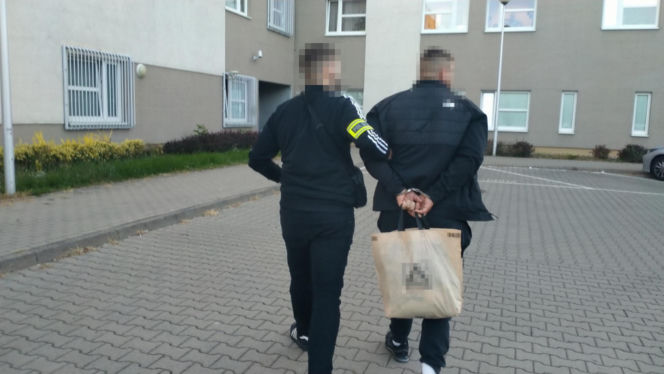 Nalot na Pradze Północ. Dilerów zastali w bieliźnie