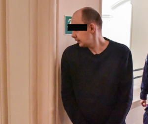 „Pan Frytka” i jego kolega stanęli przed sądem za brutalny gwałt w Toruniu