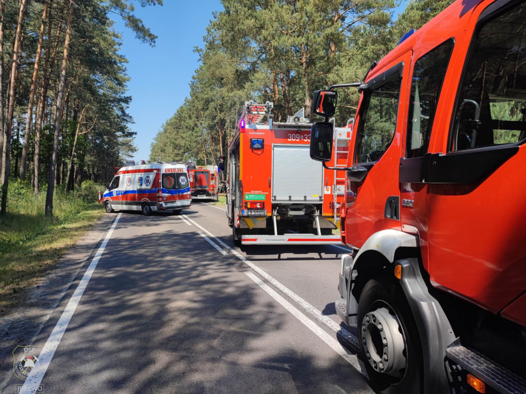 Podlaskie. Tragiczny wypadek na dk 64. Dachowała osobówka. Nie żyje jedna osoba
