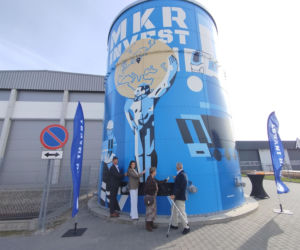 Powiat siedlecki: Nowy mural z wizerunkiem Atlasa „Jacka” powstał na zbiorniku przeciwpożarowym w Borkach Wyrkach przy trasie A2. Farba ma właściwości ekologiczne i oczyszcza powietrze