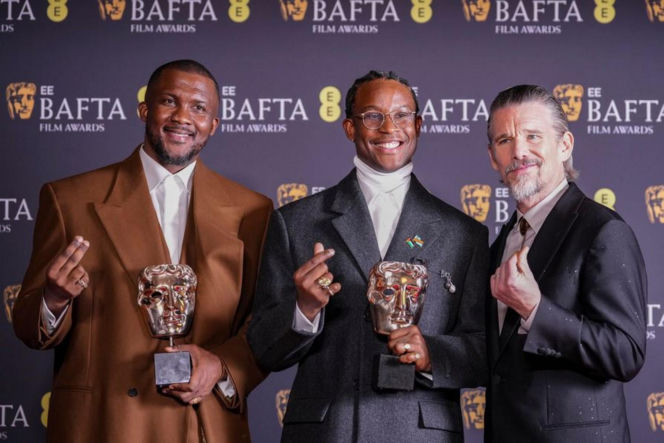 Gwiazdy przebrane za abażury na Bafta. Kto się popisał najlepszą kreacją?