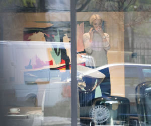 Małgorzata Kożuchowska w trampkach za 4 tys , pokazuje mamie jak żyć w Warszawie
