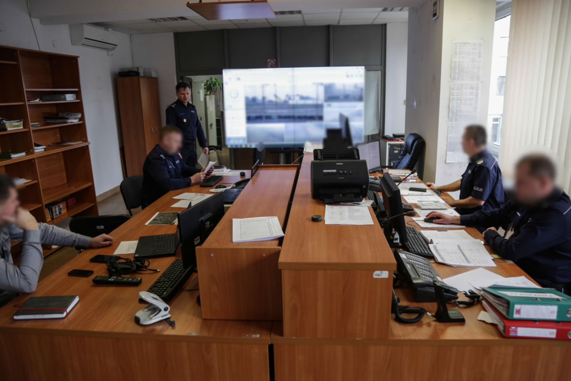Śmigłowce i dziesiątki radiowozów na ulicach Małopolski