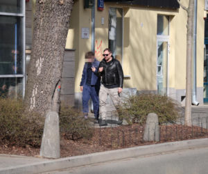 Tomasz Karolak parkuje jak król na włościach