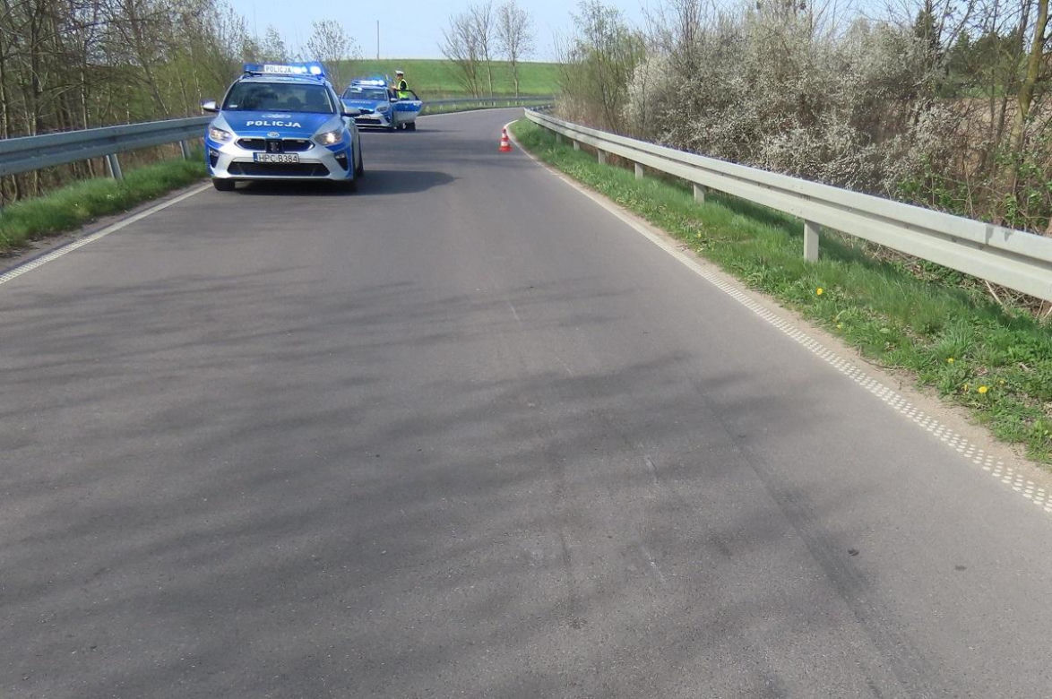 Dwoje nastolatków jechało elektryczną hulajnogą. Nie opanowali jej na zakręcie. Dziewczyna jest w ciężkim stanie