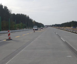 Na autostradzie A1 oddano do użytku kierowców kolejne kilometry drogi. Praca wre. Zobaczcie [ZDJĘCIA, WIDEO]