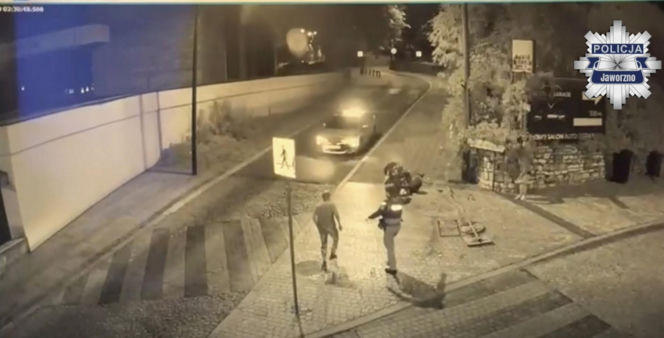 Ukradli motocykl, bo nie chcieli iść pieszo. Nocny pościg zakończony w słupie!