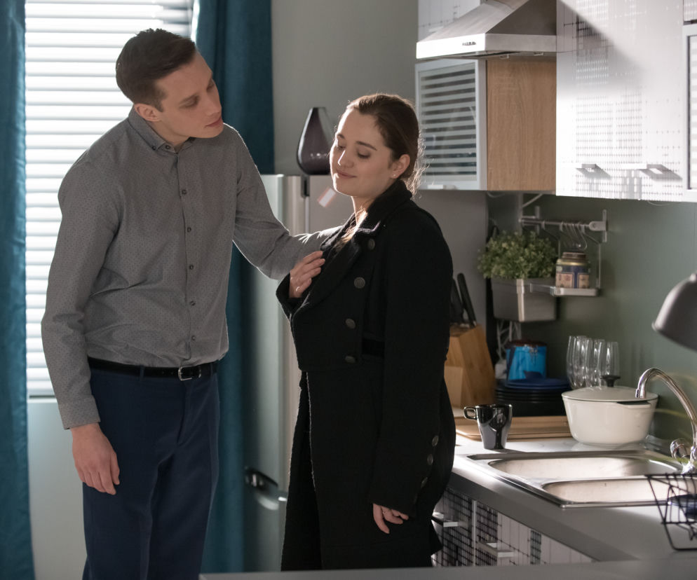 Na Wspólnej, odcinek 2719. Darek Żbik (Michał Mikołajczak), Aneta (Dorota Krempa)