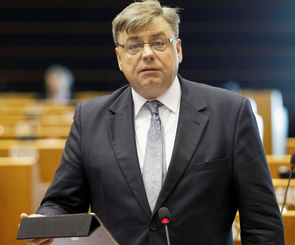 Przelej pieniądze na tacę