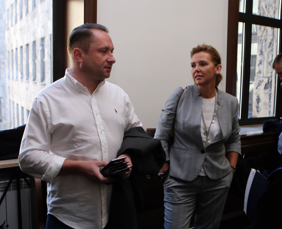 Przez żonę nie chcą mu oddać broni