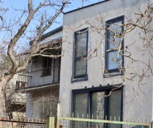 Niekończący się remont sąsiadów Kaczyńskiego