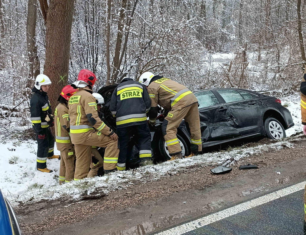  Kraksa trzech aut pod Siedlcami, dwie osoby poważnie ranne
