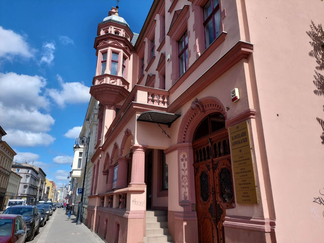 Kamienice w centrum Bydgoszczy potrzebują remontu. Gdzie prace już ruszyły, a gdzie tynk wciąż sypie się ze ścian?