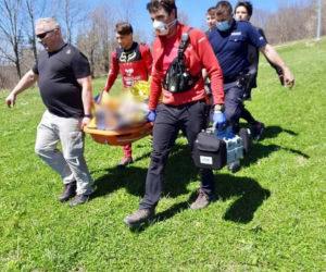 Dramatyczny wypadek młodego rowerzysty na Górze Żar. Połamanego 15-latka musiał ze szlaku zabrać helikopter LPR [ZDJĘCIA]