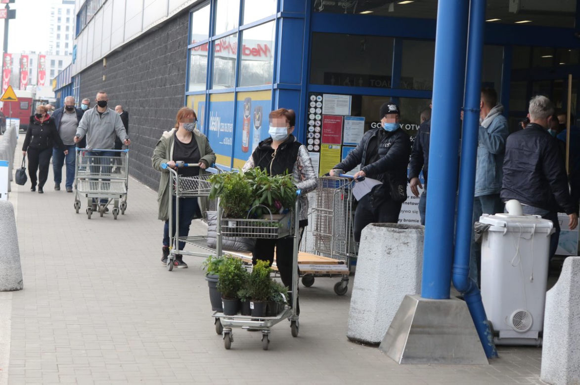 Mieszkańcy Warszawy szturmują markety budowlane