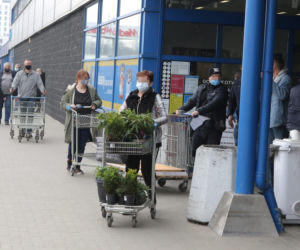 Mieszkańcy Warszawy szturmują markety budowlane