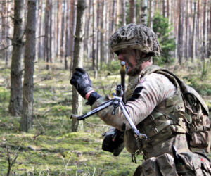 Brytyjscy żołnierze, ćwiczenia na poligonie