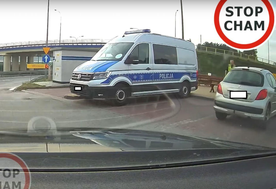 Niebezpieczna sytuacja na drodze ekspresowej S5 w Białych Błotach (woj. kujawsko-pomorskie)