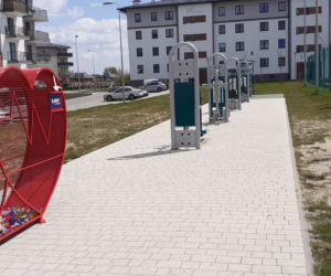 Podwójne serce na nakrętki stanęło na iławskim osiedlu Piastowskim