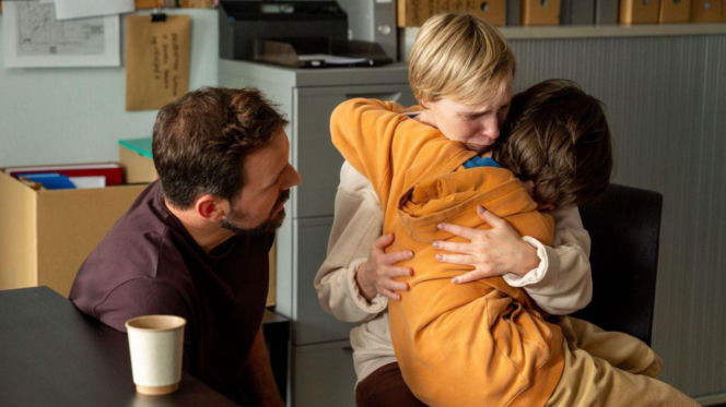 Barwy szczęścia odc. 3276. Sonia (Weronika Nockowska), Marcin Kodur (Oskar Stoczyński), Mateuszek (Filip Kowalewicz)