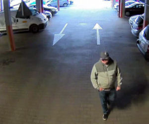 Ten mężczyzna podejrzany jest o kradzież samochodu z parkingu Manufaktury