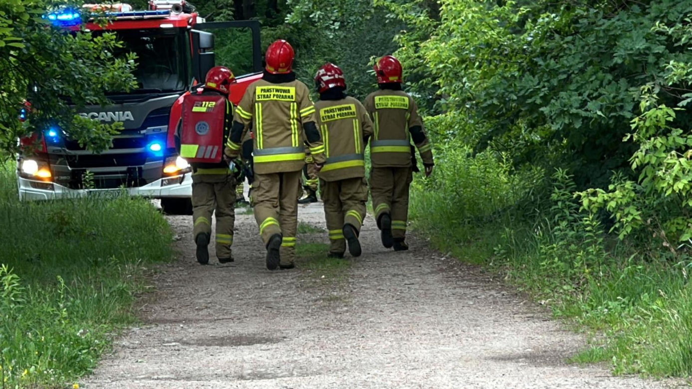 Tragedia na torach. Wszedł na nieoznakowane przejście, gdy nadjeżdżał pociąg. Straszny wypadek w Rembertowie