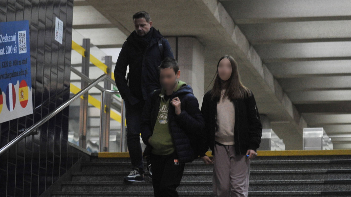 Nasz fotoreporter wypatrzył Trzaskowskiego jak wchodzi na stacje metra o poranku 22 września 2022 