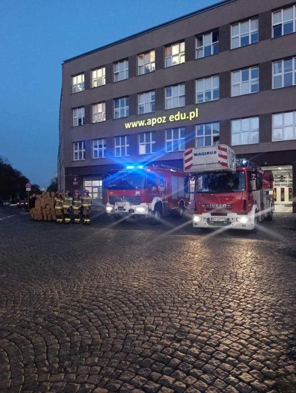 Strażackie syreny zawyły dla poległych kolegów. Żegna ich cała Polska