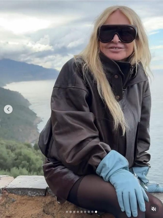 Tak nie wygląda przeciętna 69-latka! Olejnik zachwyca formą w mini