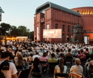 Kino Letnie na Dziedzińcu Sztuki Starego Browaru