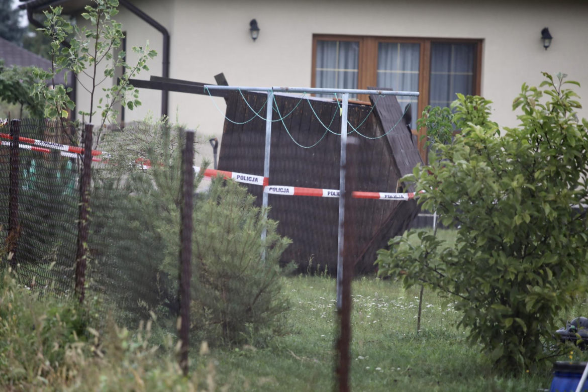 11-letni Kacper przygnieciony przez drewniany domek na podwórku. Chłopak zmarł po długiej reanimacji