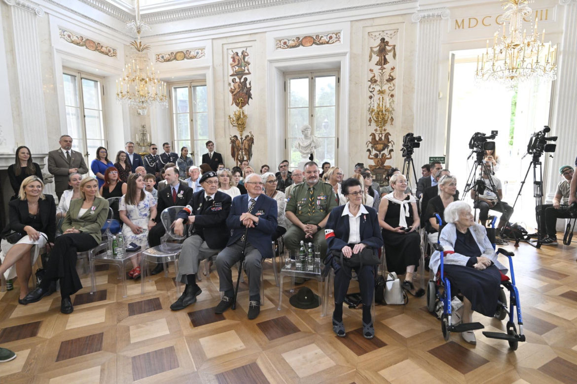 Dziennikarka "Super Expressu" Izabela Kraj odznaczona medalem "Dumni z Powstańców"