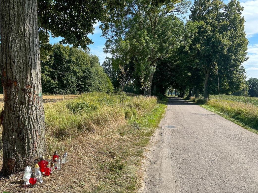 Paweł roztrzaskał się o lipę. "Zostały po nim płacz, ból rodziny i kluczyki"