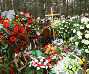Pielgrzymują do grobu Krawczyka