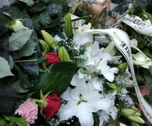 Tragedia w Salisbury. Zamordowane kobiety pochowane w Tarnowie. Grobu nie widać spod kwiatów