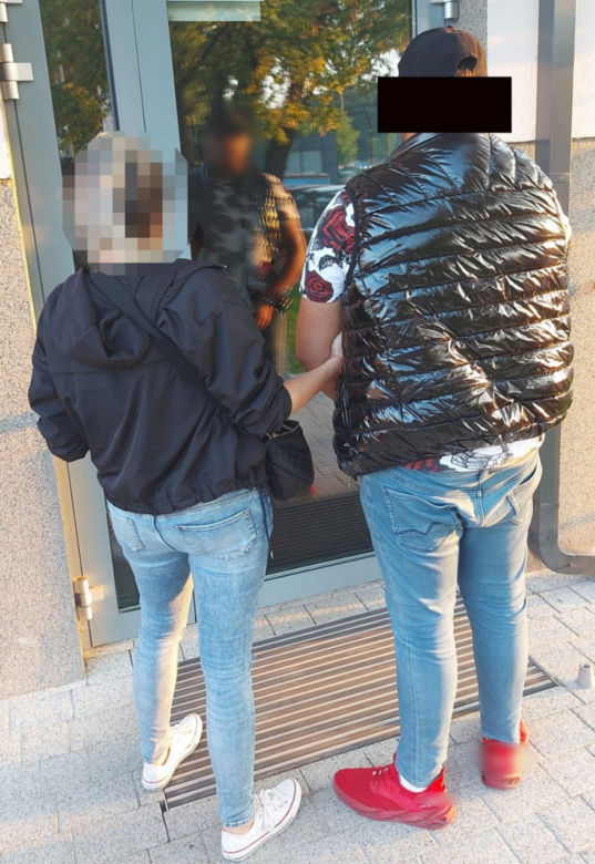 Oszukiwali emerytki udając policję