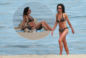 Marta Kaczyńska złapana na plaży w bikini. Jeden szczegół od razu rzuca się w oczy