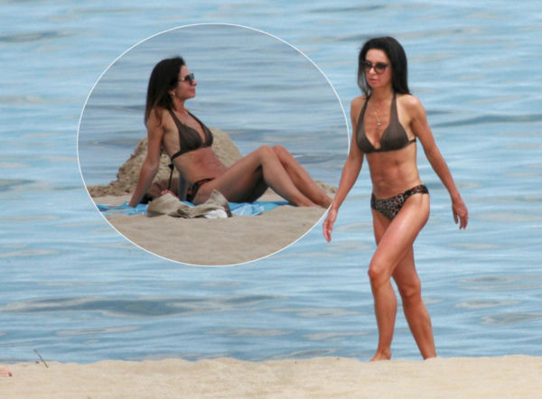 Marta Kaczyńska złapana na plaży w bikini. Jeden szczegół od razu rzuca się w oczy