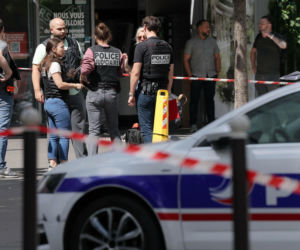 Krwawy atak w centrum Paryża. Nożownik rzucił się na kobiety, wszystko nagrała kamera